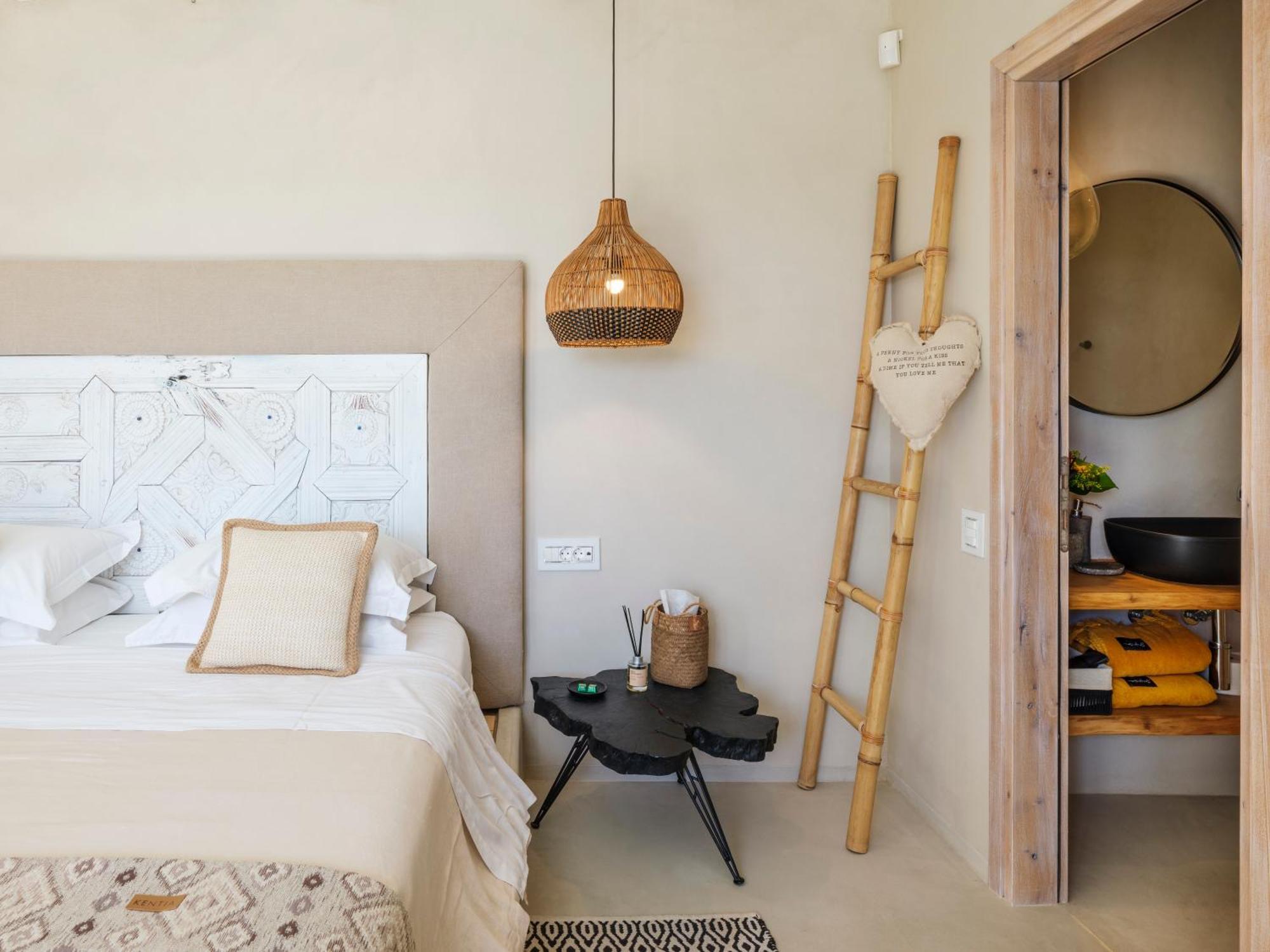 V&V Guest House - Luxury Suites Ornos  Exterior photo