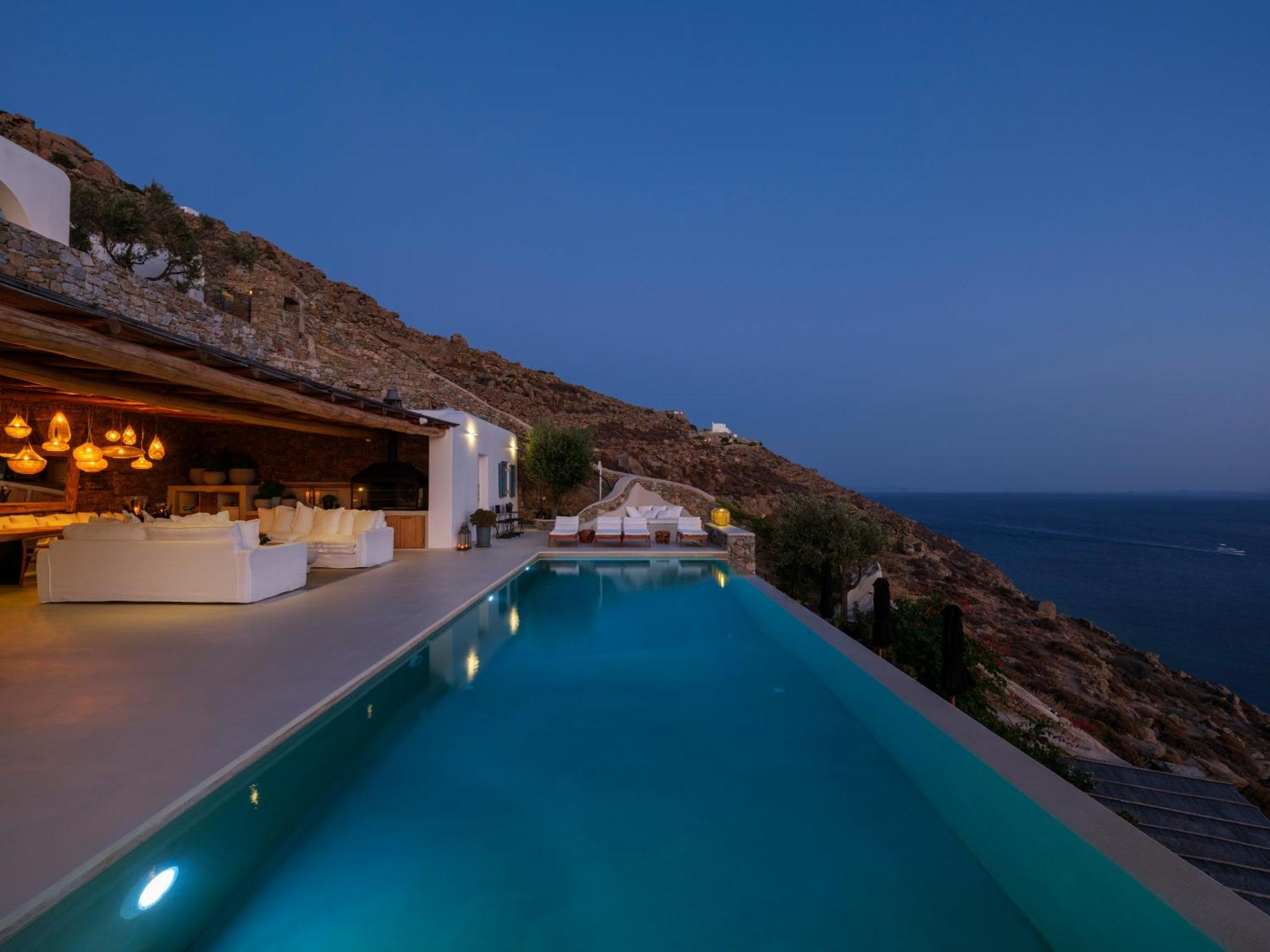 V&V Guest House - Luxury Suites Ornos  Exterior photo